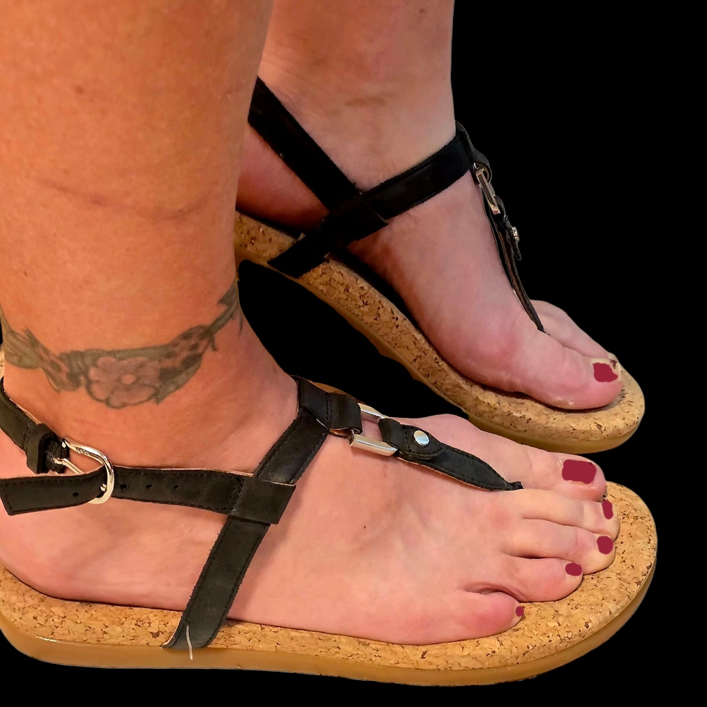 UGG Leather Cork Sandals Black T-Strap Women’s
